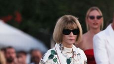 ANNA WINTOUR WEARING FLORAL OUTFIT
