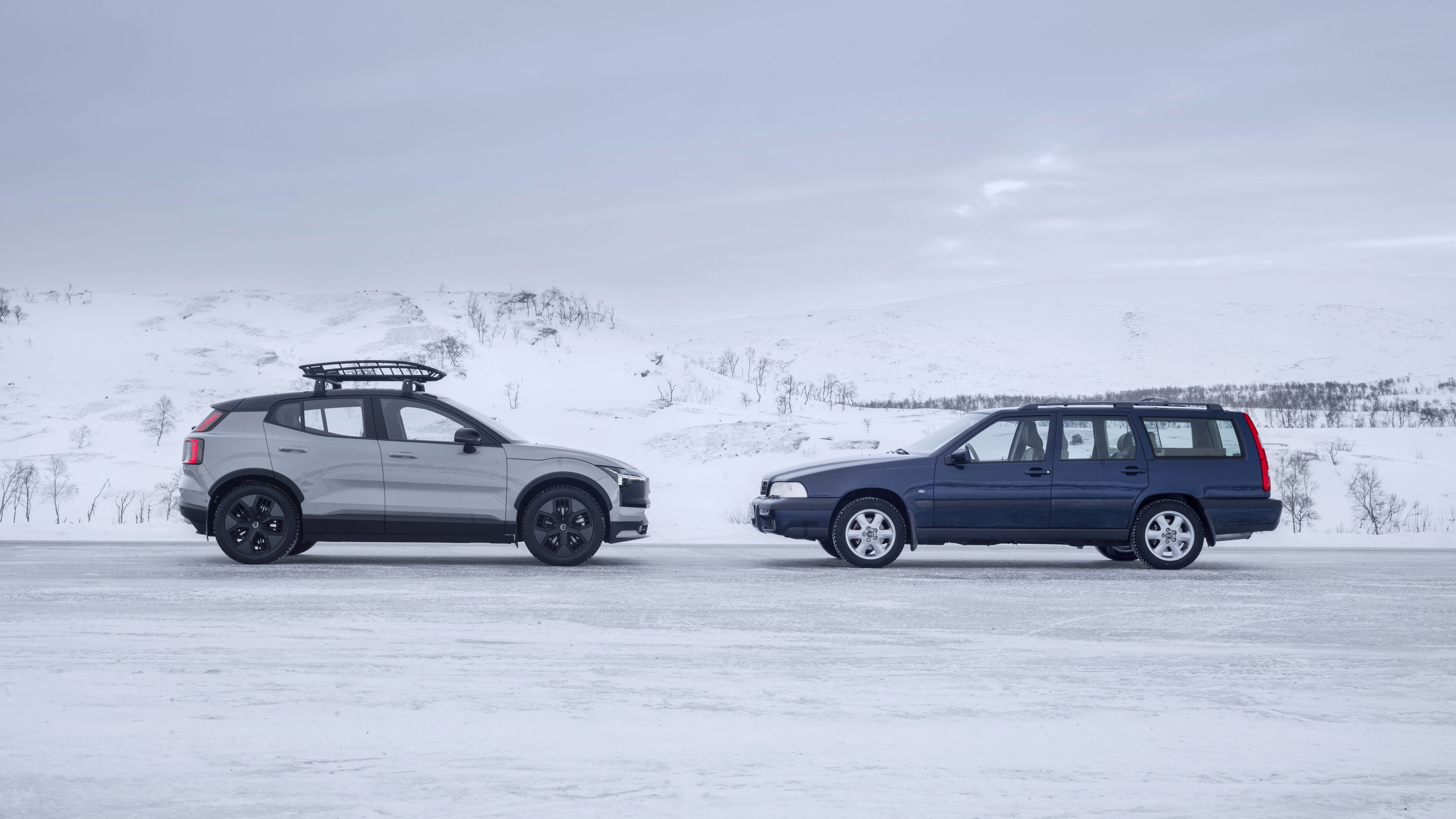 The new EX30 Cross Country and the 1997 Volvo V70 original