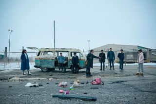 Emmy Raver-Lampman as Allison Hargreeves, Elliot Page as Viktor Hargreeves, Aidan Gallagher as Number Five, Robert Sheehan as Klaus Hargreeves, David Castañeda as Diego Hargreeves, Tom Hopper as Luther Hargreeves, Justin H. Min as Ben Hargreeves, Ritu Arya as Lila Pitts in episode 403 of The Umbrella Academy.