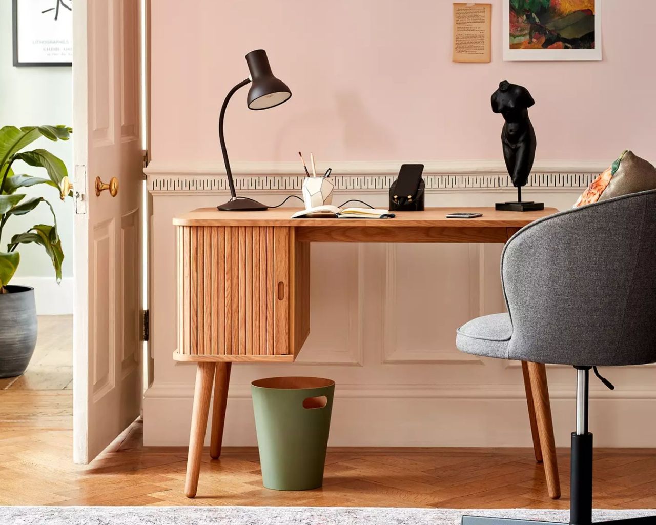 Shopping Edit the best small desks for a tight spot Livingetc