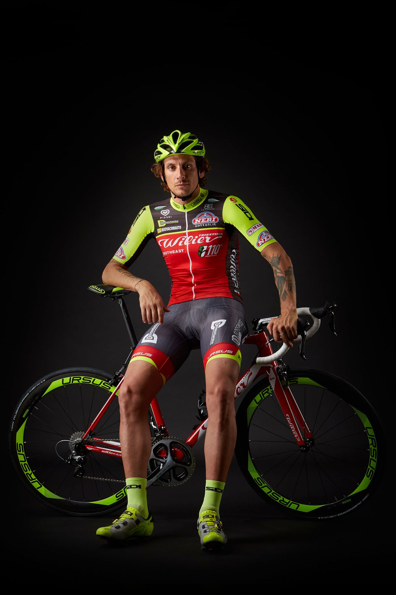 Filippo Pozzato shows the new team kit.