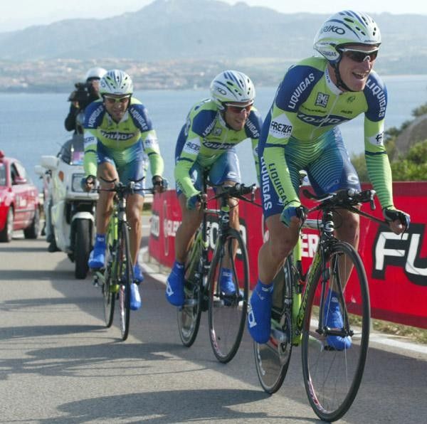 Gasparotto climbs one of the hills on the team time trial course