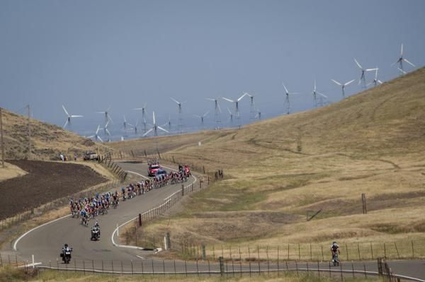 The peloton breathing down on the break.