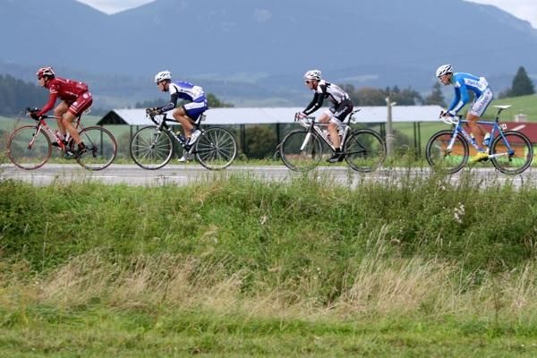 The peloton en route to Liptovsk&yacute; Mikul&aacute;&scaron; during stage three.