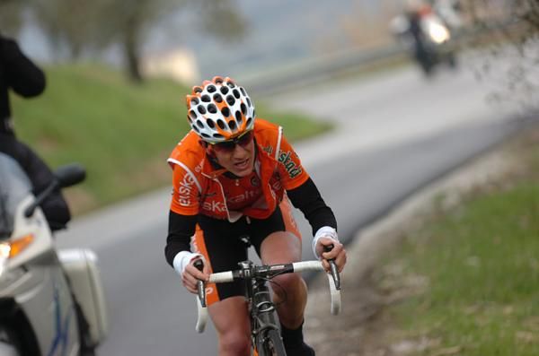 Amets Txurruka (Euskaltel - Euskadi) attacked the peloton on the day's final climb.