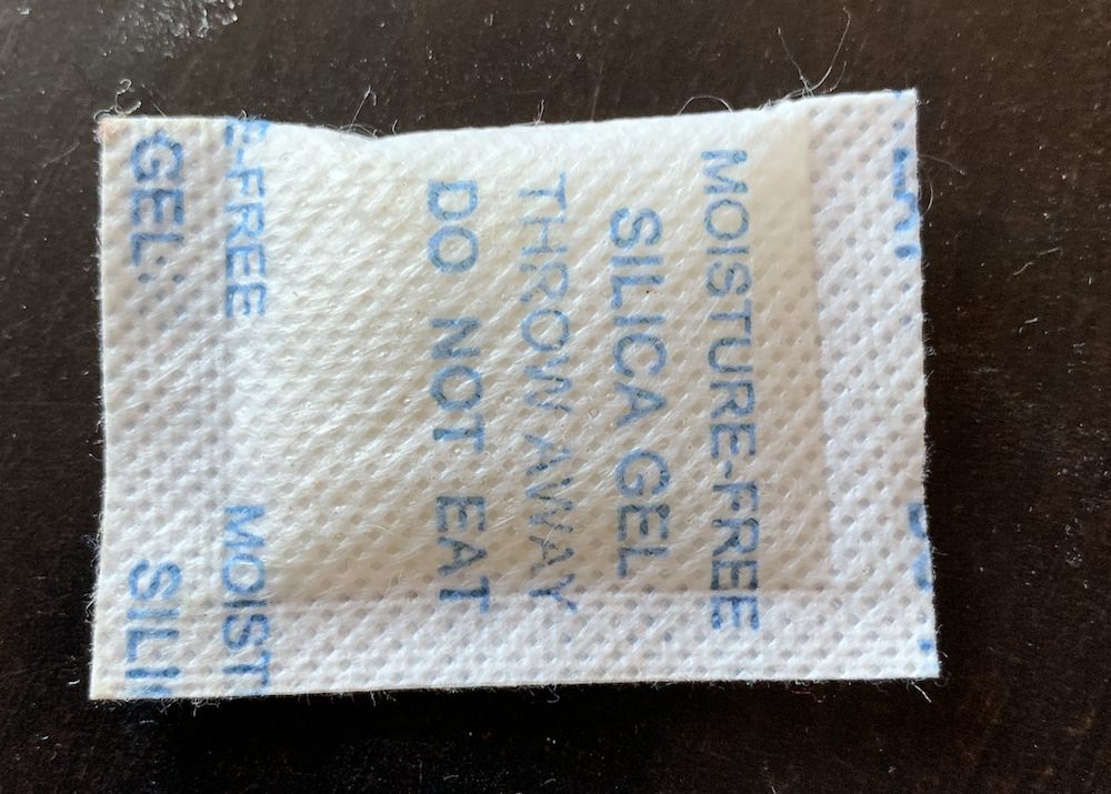 Una bustina di silica gel