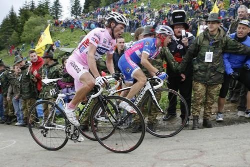 Di Luca and Cunego kept time loss to a minimum.