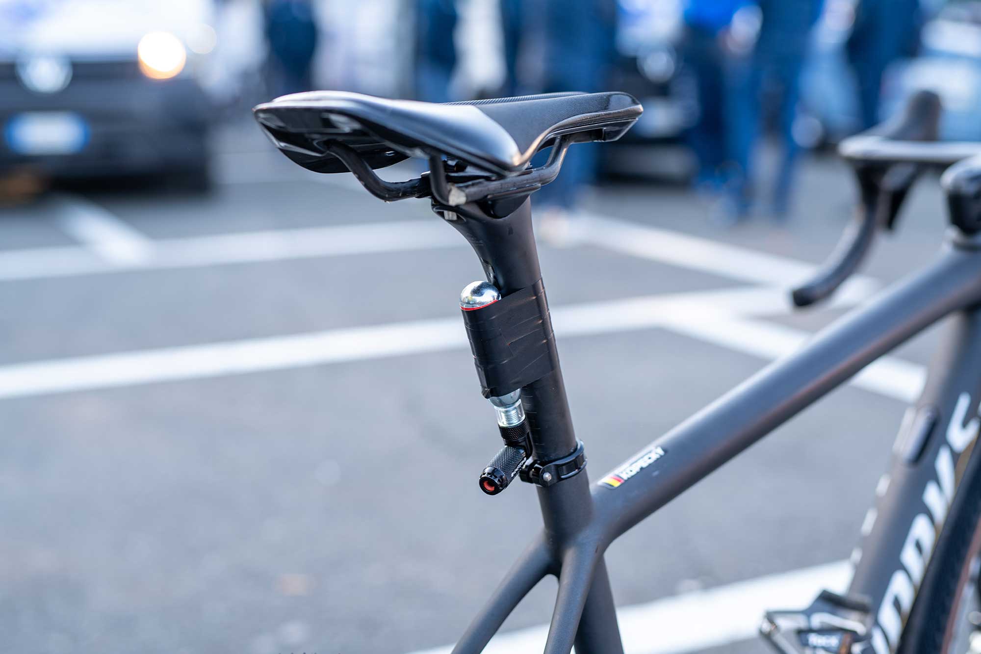 Lotte Kopecky attached a CO2 inflator to her bike at the Gravel World Championships.