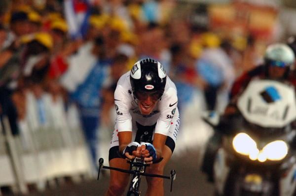 Andy Schleck (Saxo Bank) approaches the finish line.