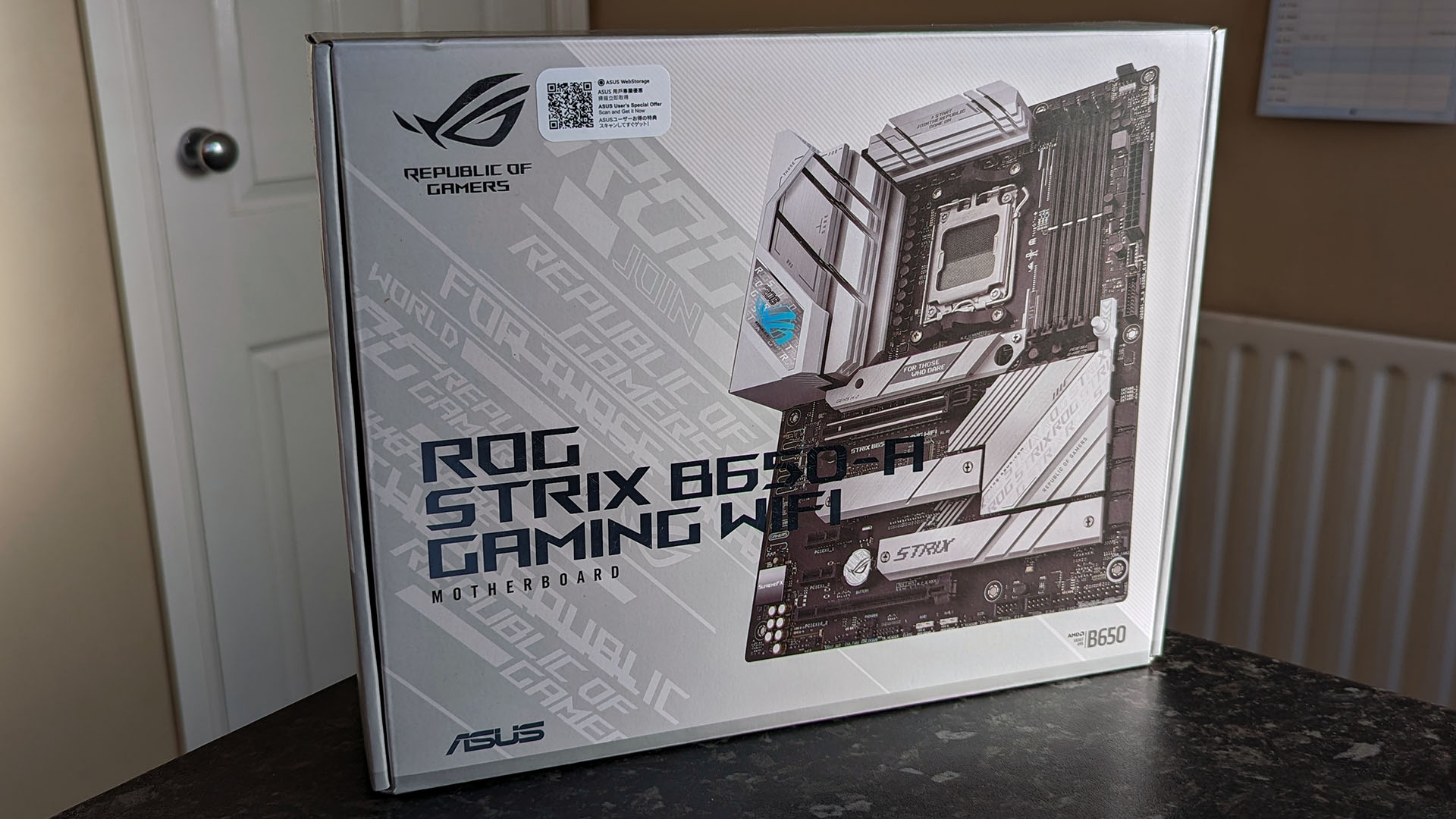 ASUS ROG STRIX B650-A Gaming Wifi motherboard in box