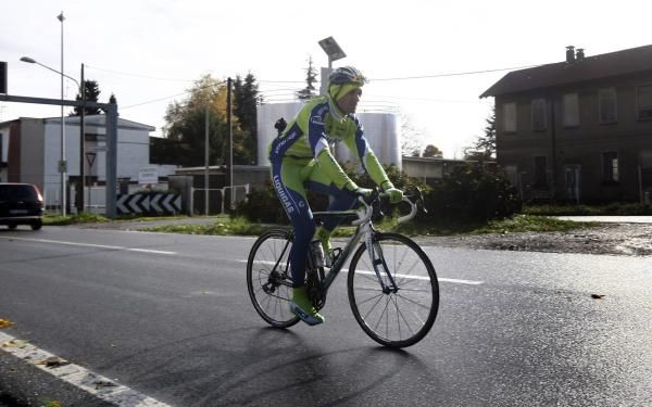 Ivan Basso (Liquigas) was well wrapped up against the elements as he began his winter training.