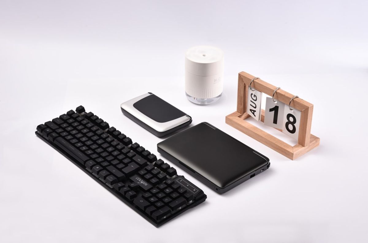 Images of the Win Max 2021 handheld.
