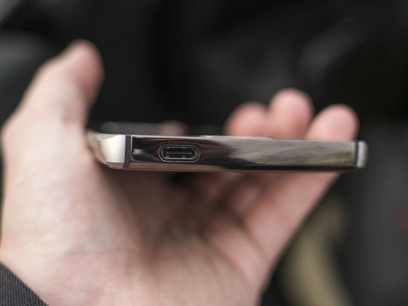 Vertu Constellation USB-C port