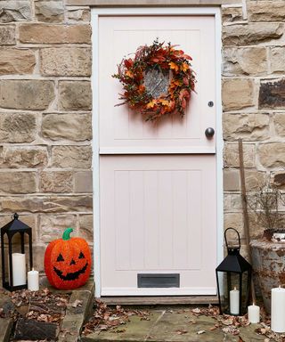 lights4un halloween lanterns and wreath