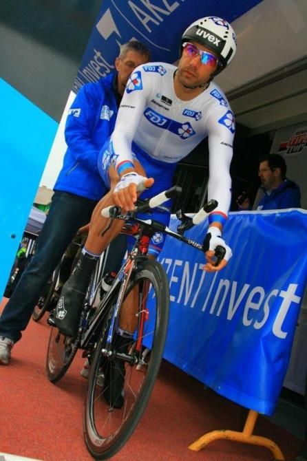 Sill Bonnet (FDJ) in the hands of the starters