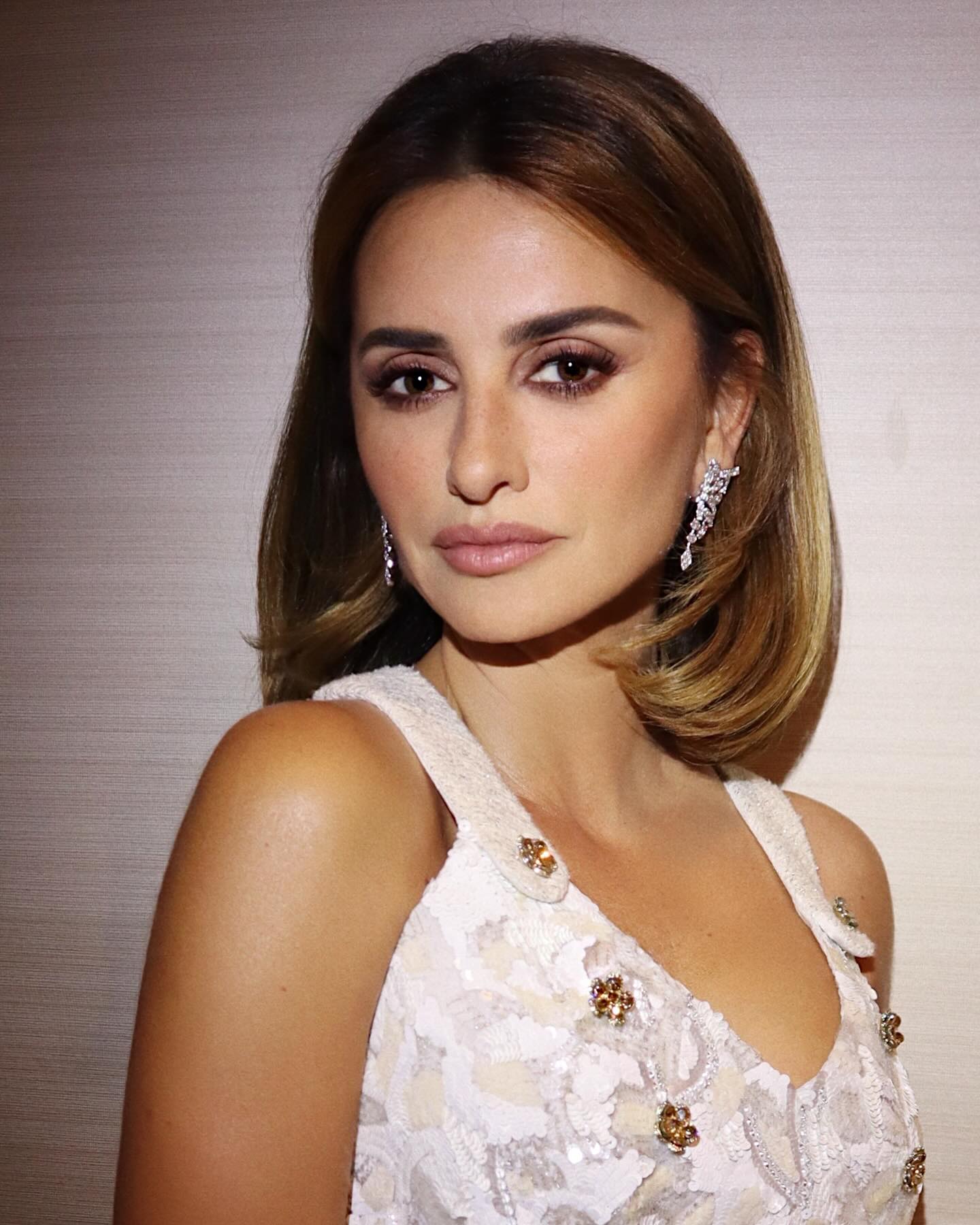 Penelope Cruz bronde bob