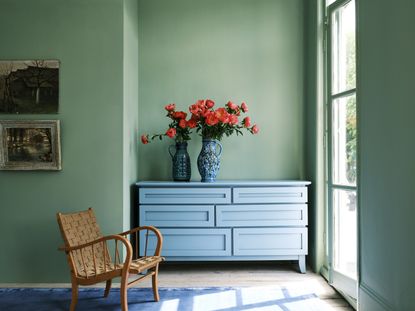 An alcove painted in light green, shade Breakfast Room Green