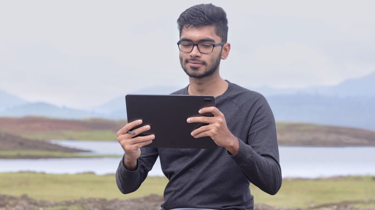 LAPTOP MAG FIND THE PERFECT LAPTOP TABLET OR 2 IN 1 FOR YOU visual data 8