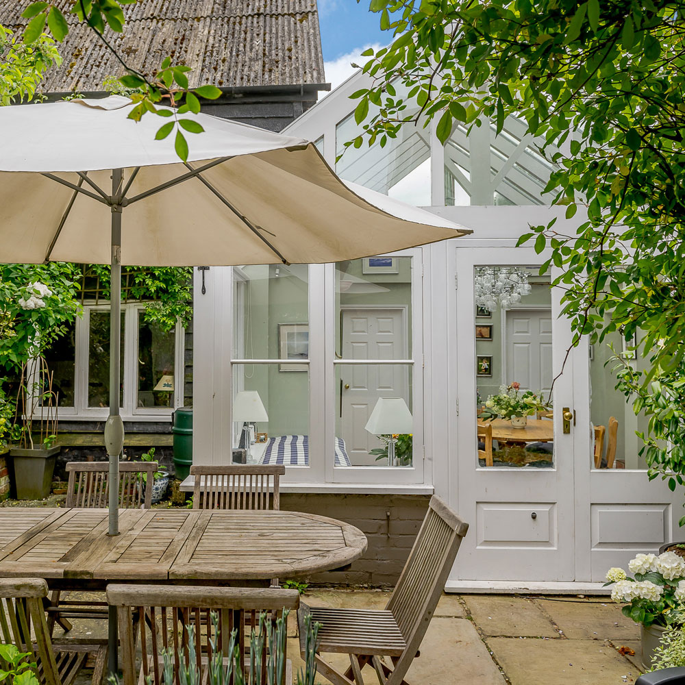 garden area with white room and patio table