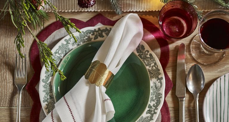 Christmas-table-settings