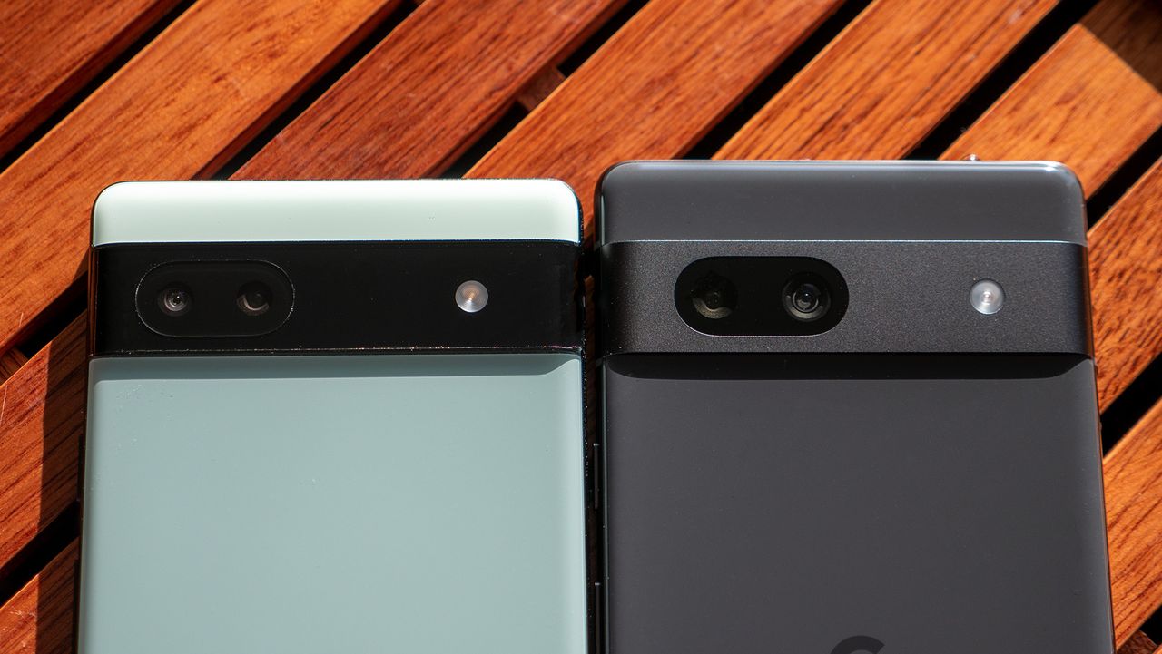 Comparing the Google Pixel 6a hardware with the Google Pixel 7a