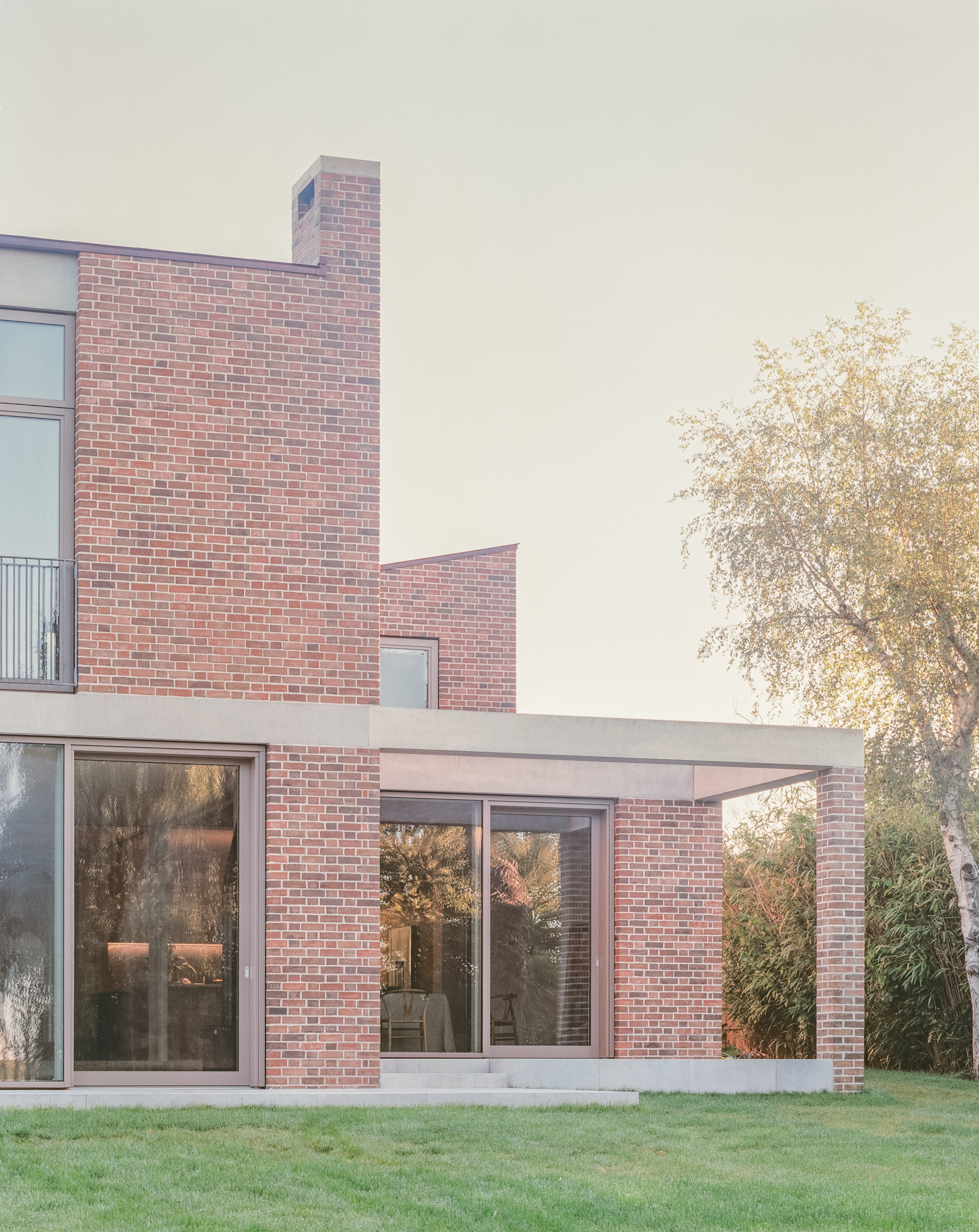 The rear garden facade, showing one of the bedroom 'towers' at left