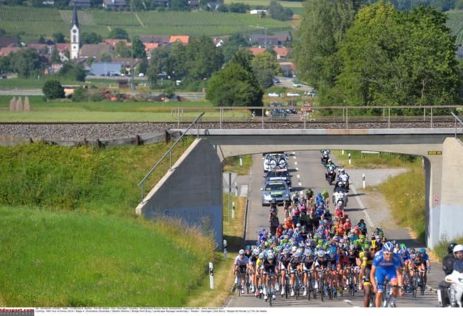 The peloton during stage 4