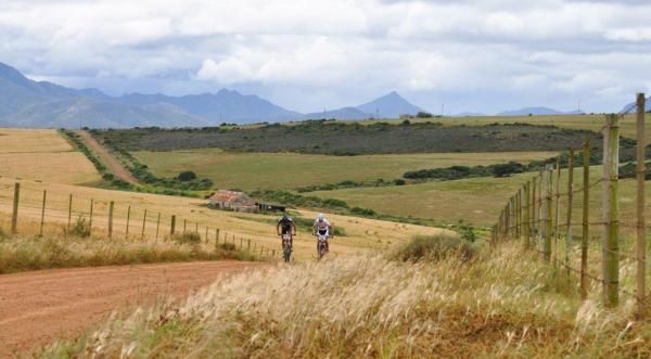 Max Knox and Christoph Sauser in the lead