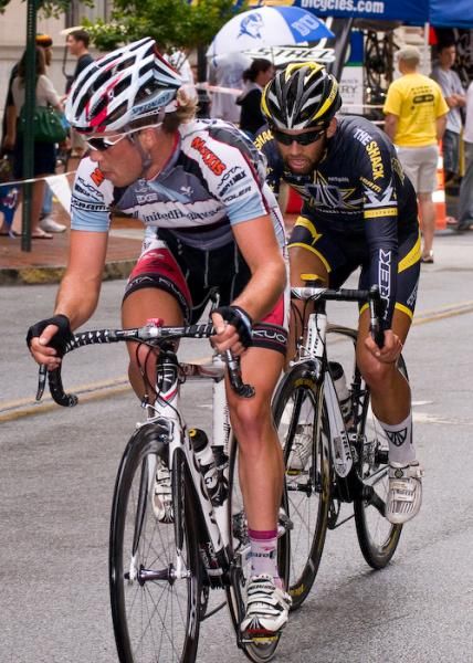 With two Team Jamis\Sutter Home riders up the road, Jonny Clarke (United Healthcare) and Iggy Silva (Trek-Livestrong) go off in search of the final podium place.