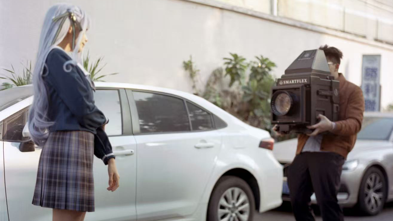 The Smartflex 8x10 SLR is a large-format film camera with a viewfinder and SLR design