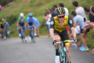 Steven Kruijswijk (LottoNL-Jumbo) was the first to attack on the climb to the finish