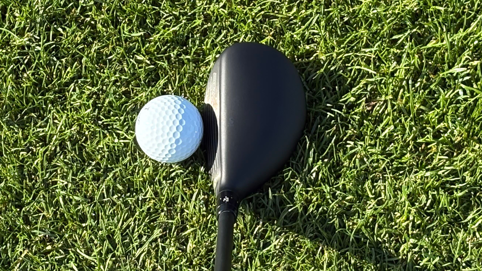 The Srixon ZXi RKT hybrid down behind the golf ball