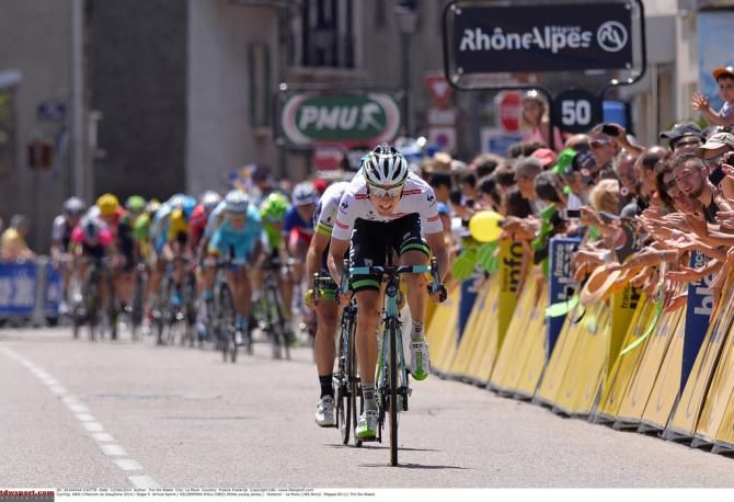 Wilco Kelderman (Belkin) crosses the line in second place