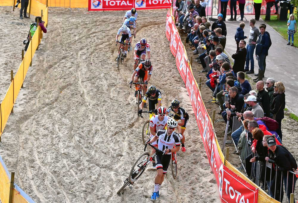 Riders make their way through the sand at Superprestige Niels Albert