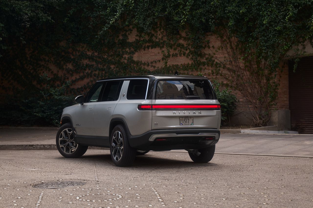 Rivian R1S