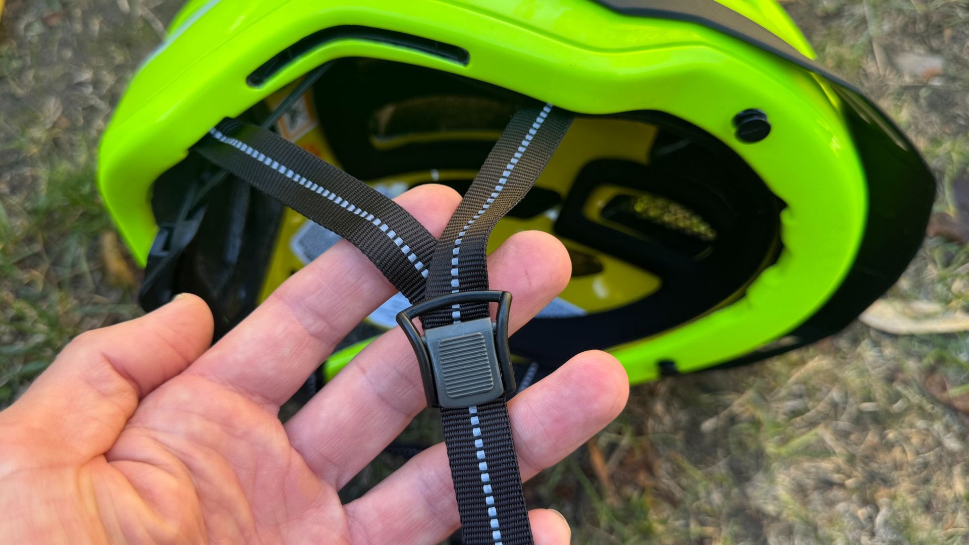 The Abus Pedelec 2.0 MIPS' Glow Straps and dividers