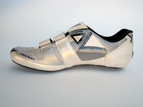 New Air Cushion padding in the main strap allows for a tight yet comfortable fit