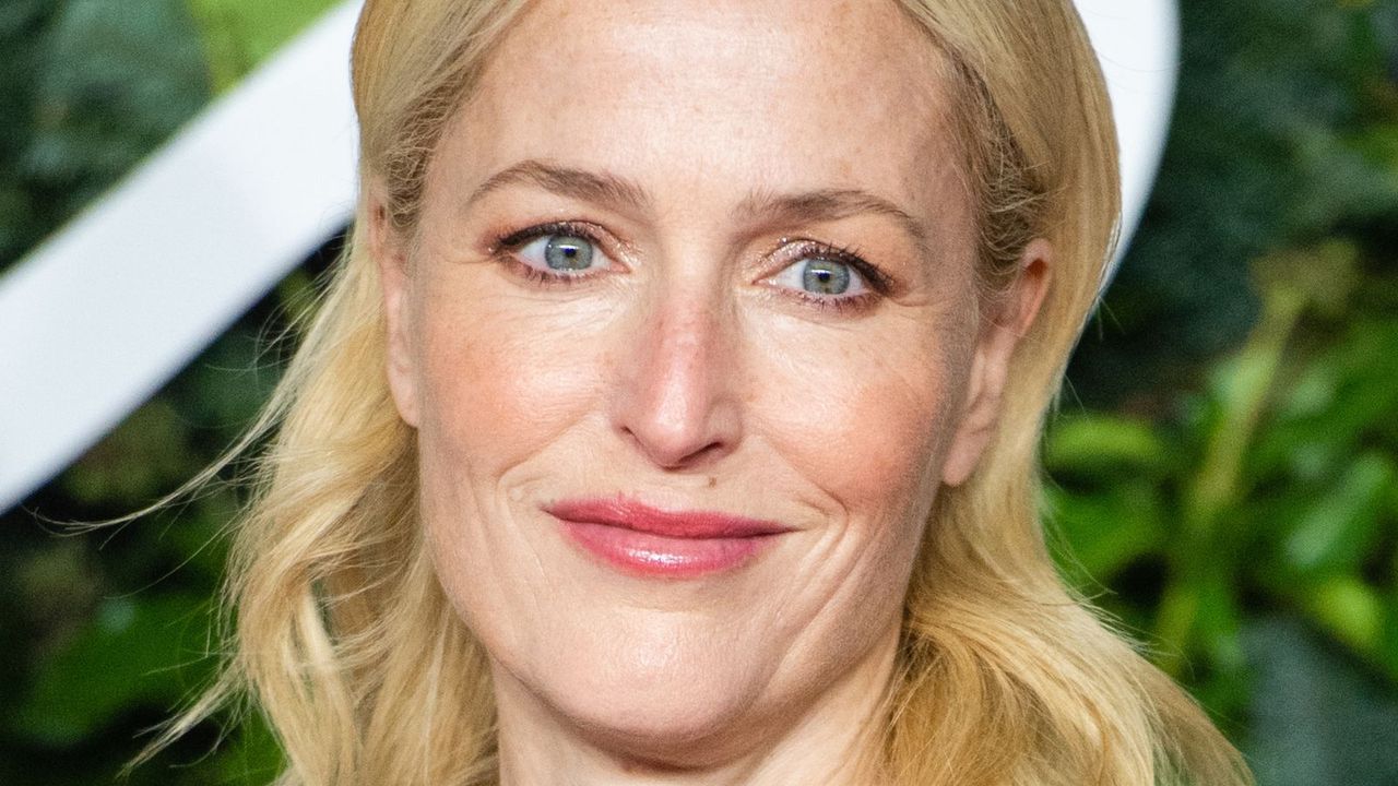 Gillian Anderson’s favourite mascara is so long-lasting she sometimes ...