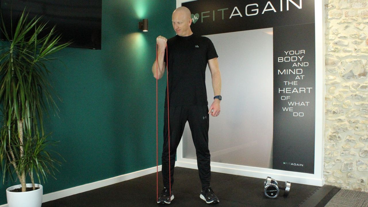 PT Andrew Watkins does resistance band workout