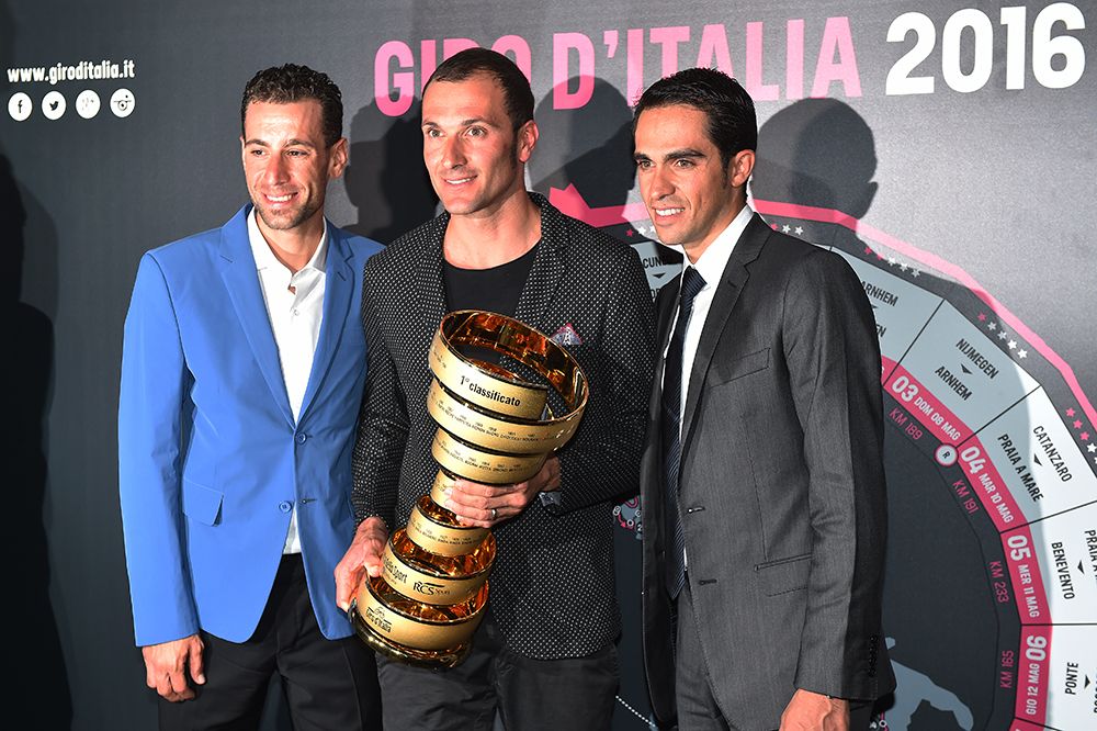 Vincenzo Nibali and Alberto Contador flank Ivan Basson