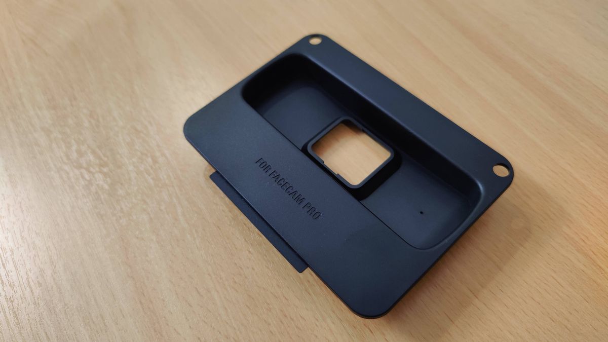 Close up of adapter rings for the Elgato Prompter