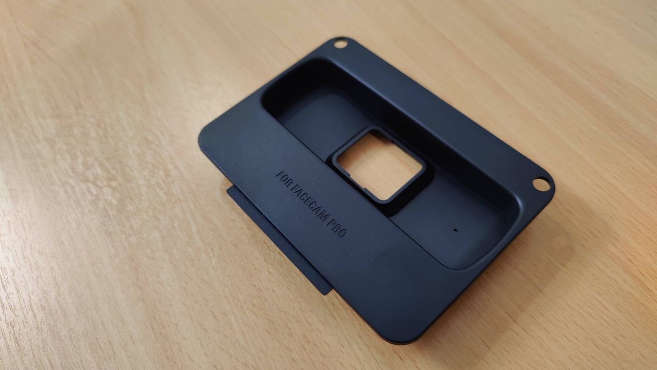 Close up of adapter rings for the Elgato Prompter