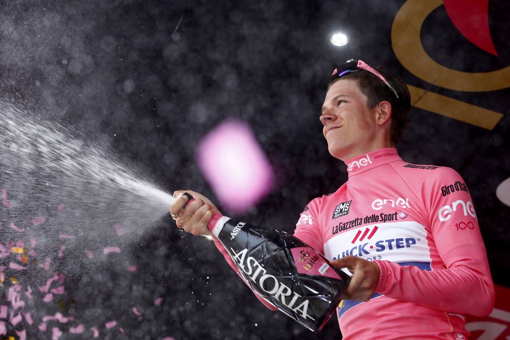 Bob Jungels (Quick-Step Floors) opens the spumante