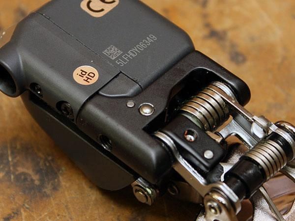 An additional set screw (centre of frame) is designed to provide an extra bracing point for the front derailleur.