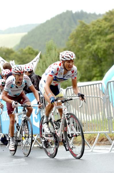 In spite of a plucky attack, Johnny Hoogerland (Vacansoleil-DCM) lost his polka dot jersey on Saturday.