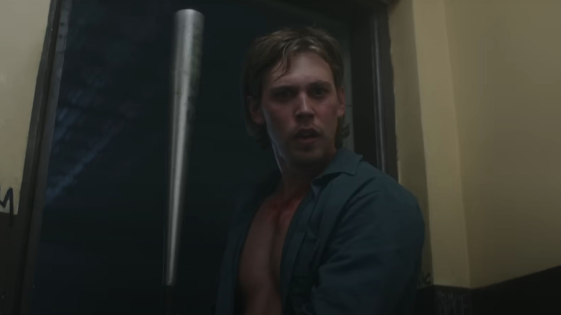 Austin Butler as Hank in Caught Stealing trailer