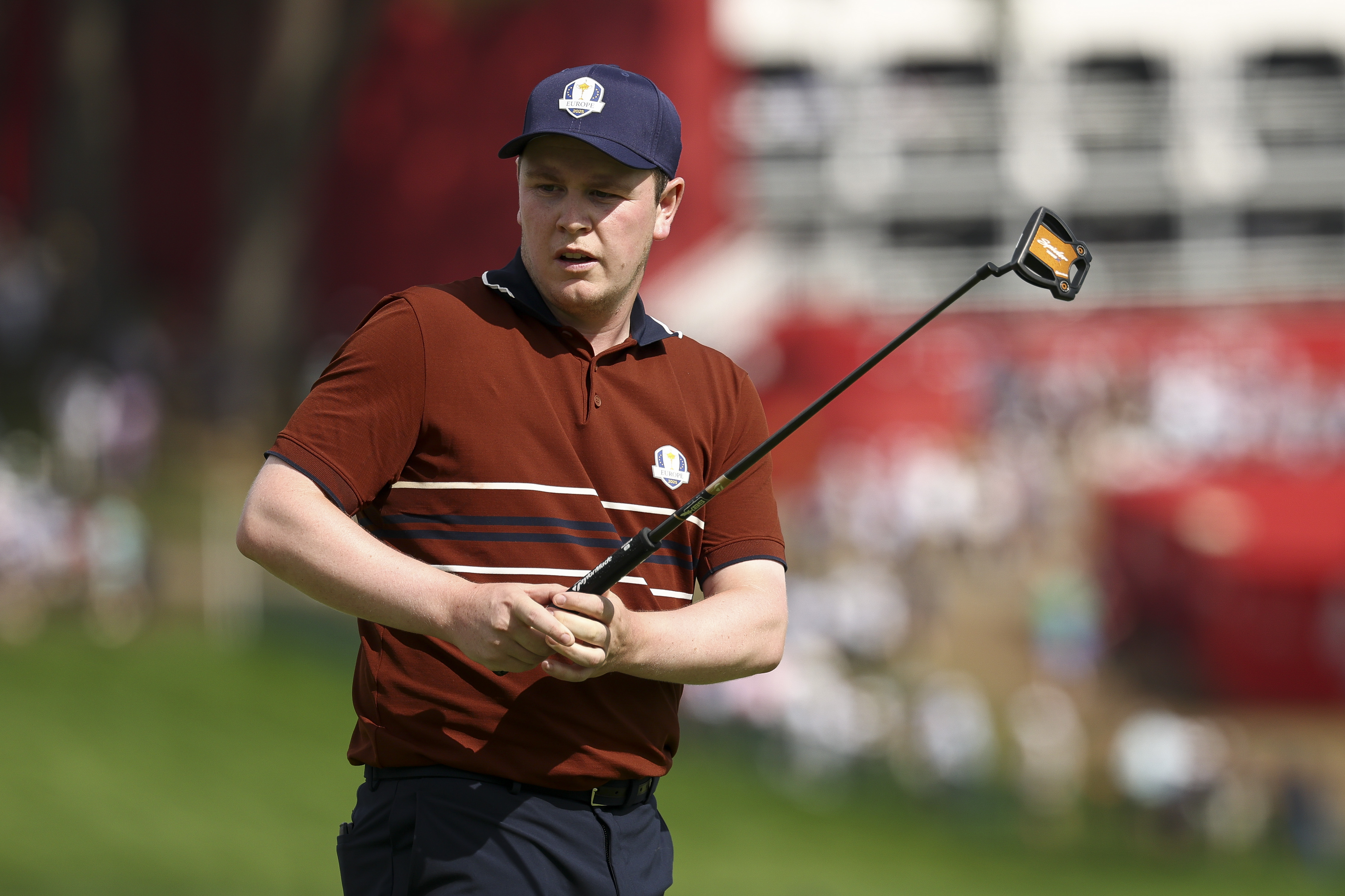 Robert MacIntyre hits a putt