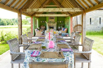 Farmhouse deals outdoor dining