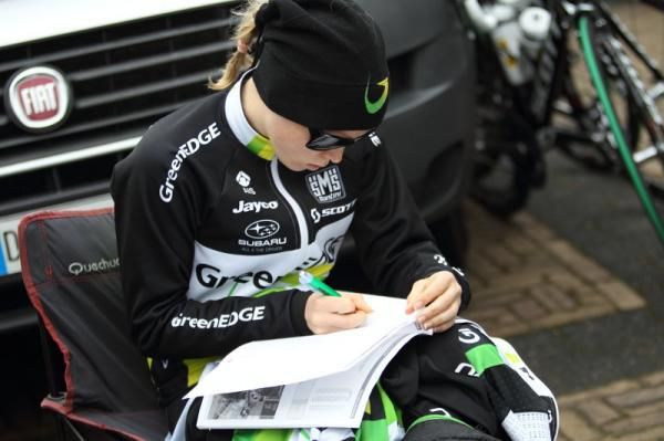 Tiffany Cromwell (GreenEdge-AIS) checks the roadbook before the start