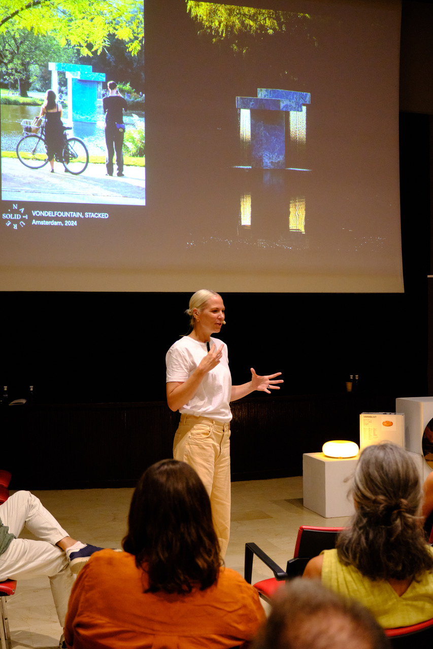 Sabine Marcelis delivering a presentation